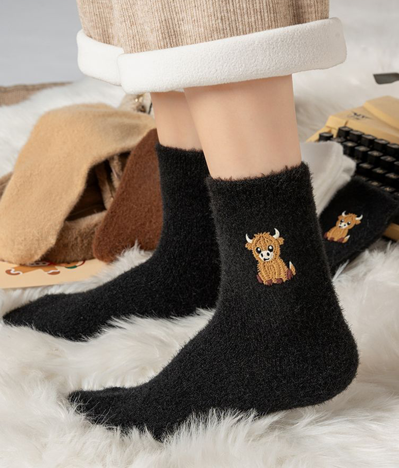 🔥Chaussettes douillettes brodées pour femmes avec motif de vache des Highlands