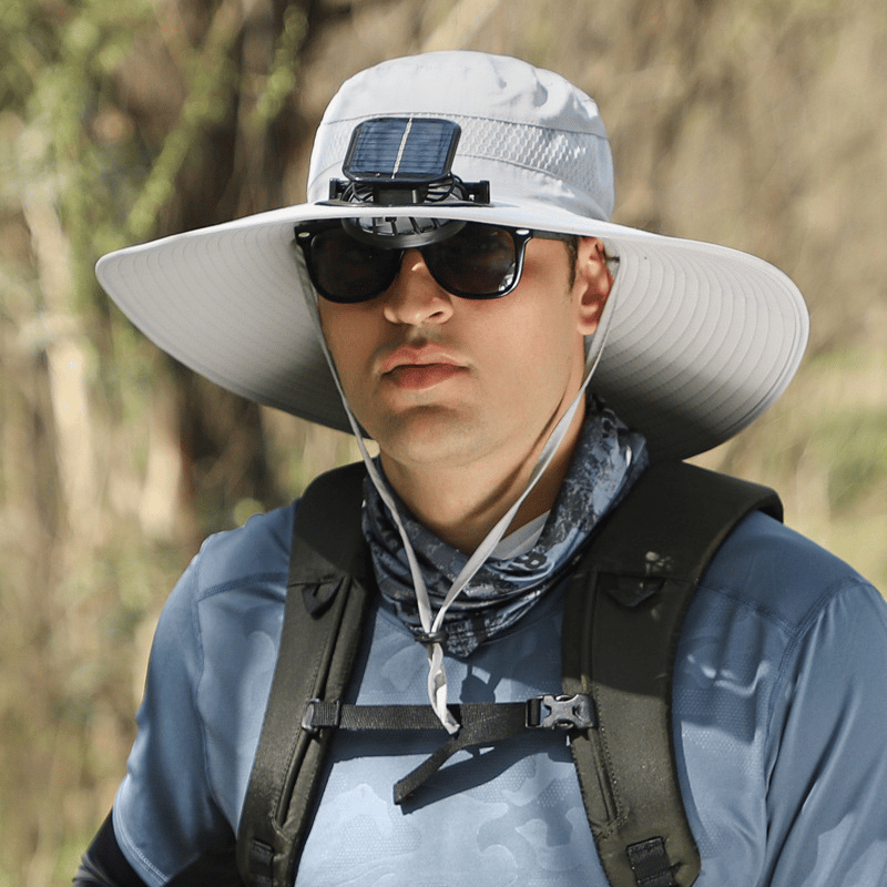 🎁 Soldes d’été –50 % de réduction 🌞 Chapeau solaire ultraléger 2026 avec ventilateur intégré – Plus léger qu’une casquette de baseball ! ⚾ (Seulement 11 oz / 312 g)