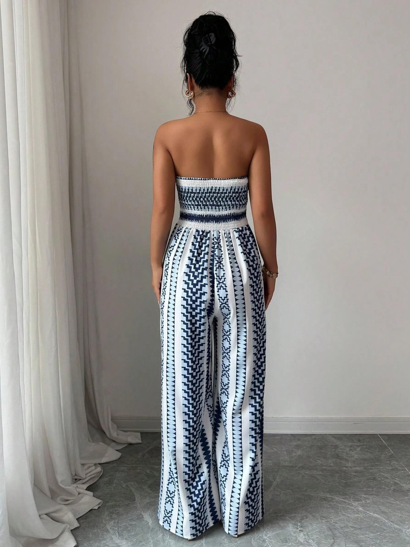 👗 50% DE RÉDUCTION 💥 Combinaison motifs géométriques – Encolure dos nu & fente latérale – Tissu fluide, polyvalente – parfaite pour les soirées ou les vacances ✨