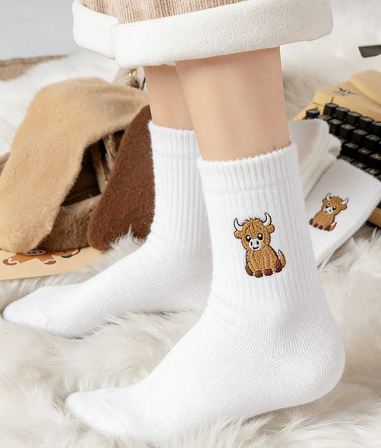 🔥Chaussettes douillettes brodées pour femmes avec motif de vache des Highlands
