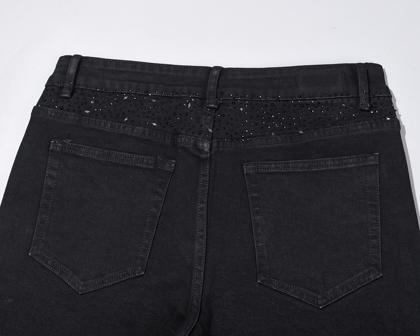 👖 50% DE RÉDUCTION! ✨ Jean Slim Noir Orné de Strass – Confort Extensible, Style Éblouissant & Parfait pour des Looks Tendance 🖤