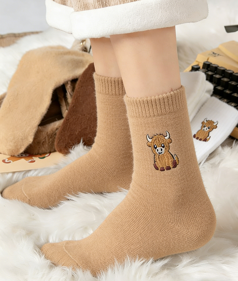 🔥Chaussettes douillettes brodées pour femmes avec motif de vache des Highlands