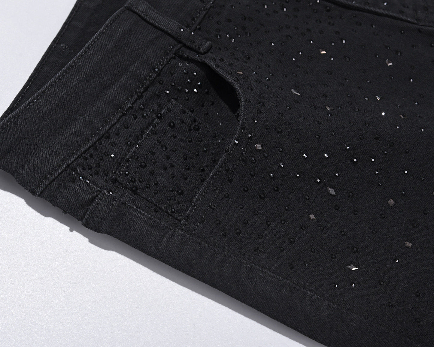 👖 50% DE RÉDUCTION! ✨ Jean Slim Noir Orné de Strass – Confort Extensible, Style Éblouissant & Parfait pour des Looks Tendance 🖤