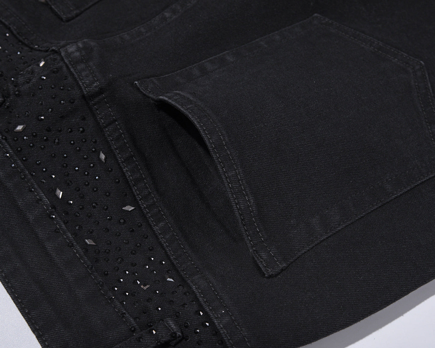 👖 50% DE RÉDUCTION! ✨ Jean Slim Noir Orné de Strass – Confort Extensible, Style Éblouissant & Parfait pour des Looks Tendance 🖤