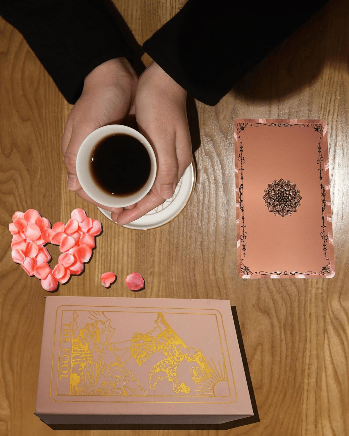 📢50% DE RÉDUCTION✨Jeu de Tarot « Witchy Cauldron » Rose Gold – 80 Cartes Feuille d’Aluminium + Livre Guide Inclus⚡