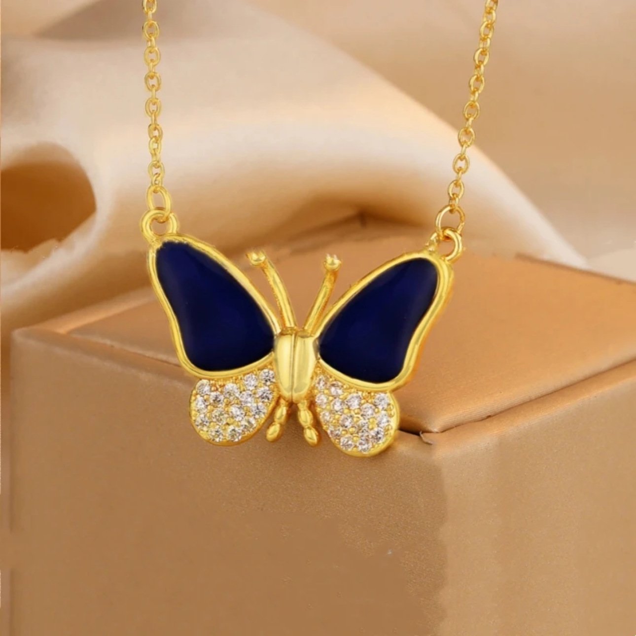Collier Papillon en Gemmes à Dégradé Magnétique