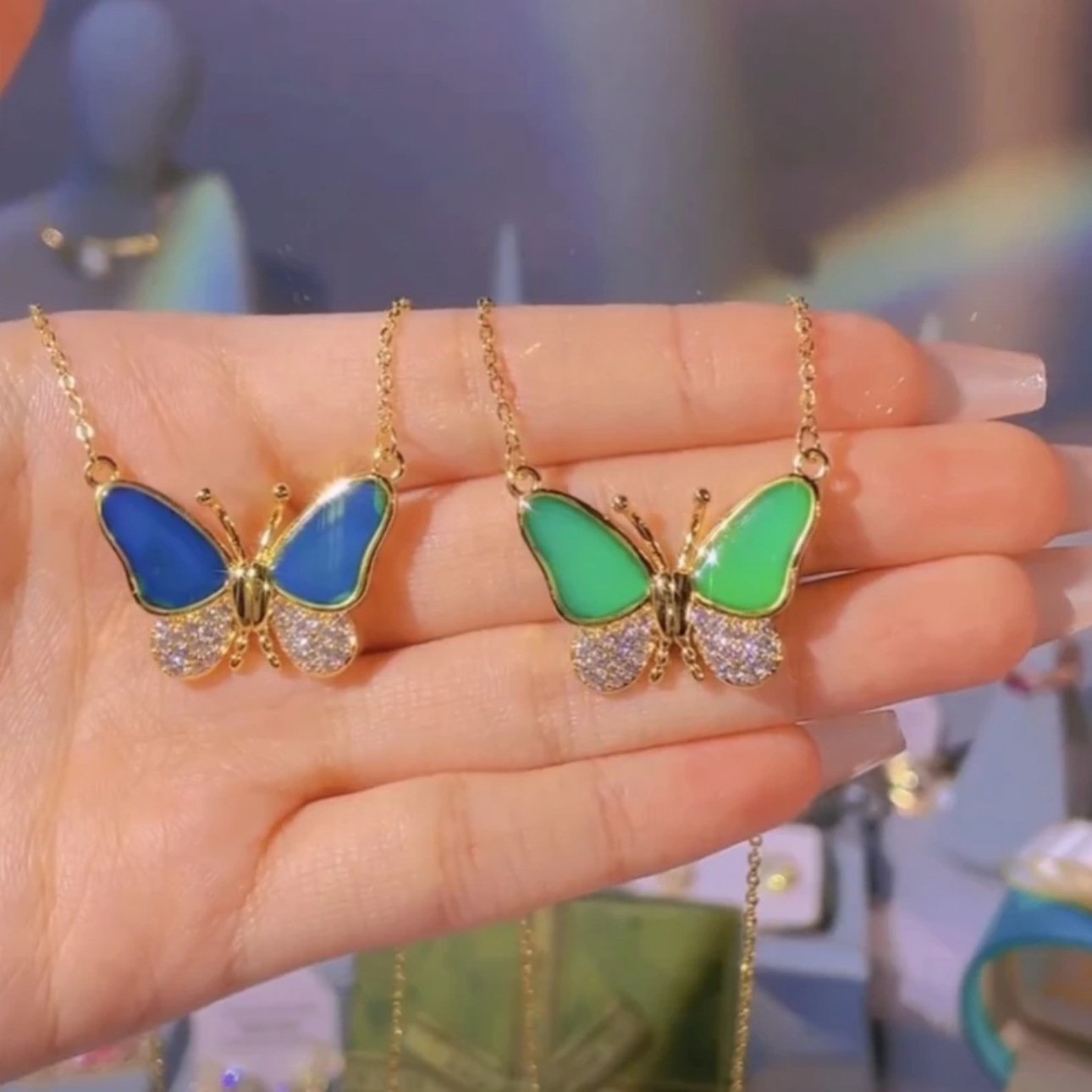 Collier Papillon en Gemmes à Dégradé Magnétique