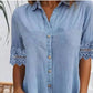 ⭐ 50% de réduction ! ⭐ Mini-robe en denim bleu – col, manches en dentelle, poches latérales. Quand le décontracté rencontre l'élégance ! 💃