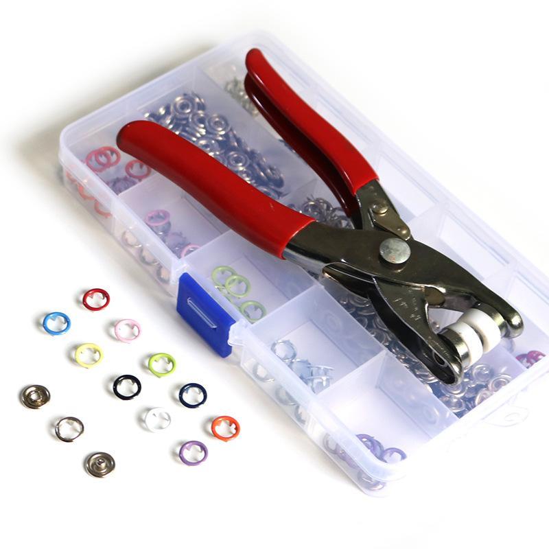 🧵 Kit Boutons-Pression DIY — 100 Jeux Multicolores, Cuivre & Fer, Pince Incluse + Boîte de Rangement, Couture & Réparation ✨