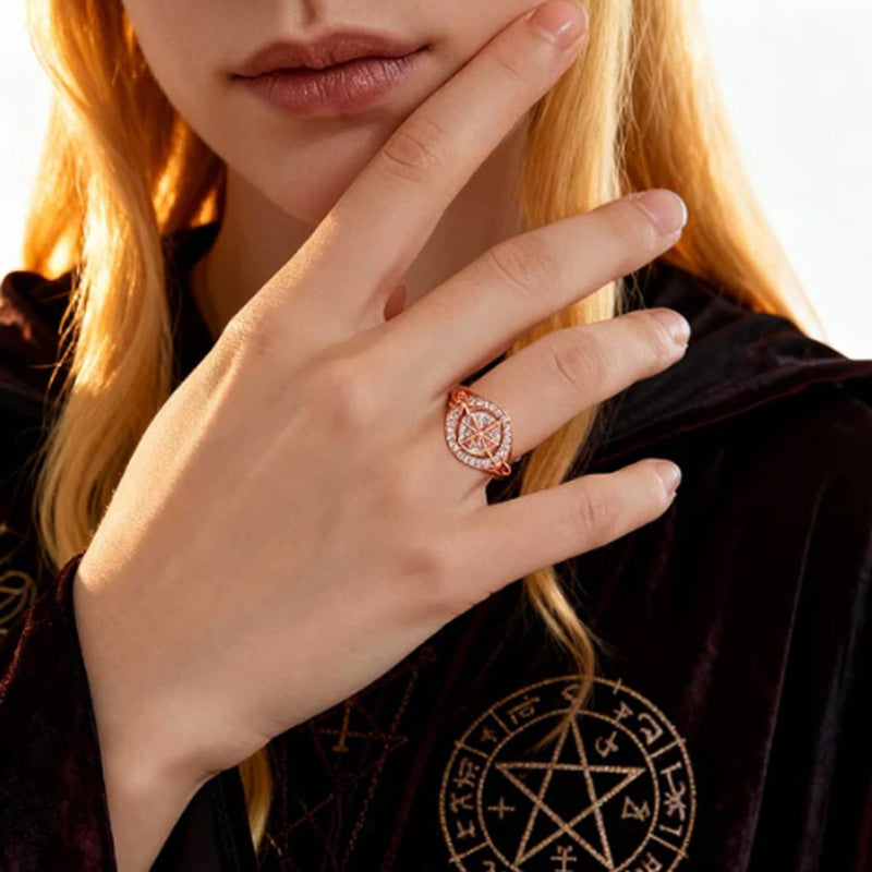 Bague Élégante Bicolore à Nœud Celtique Ornée de Zircons