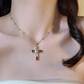 Collier avec Pendentif en Croix en Strass Colorés