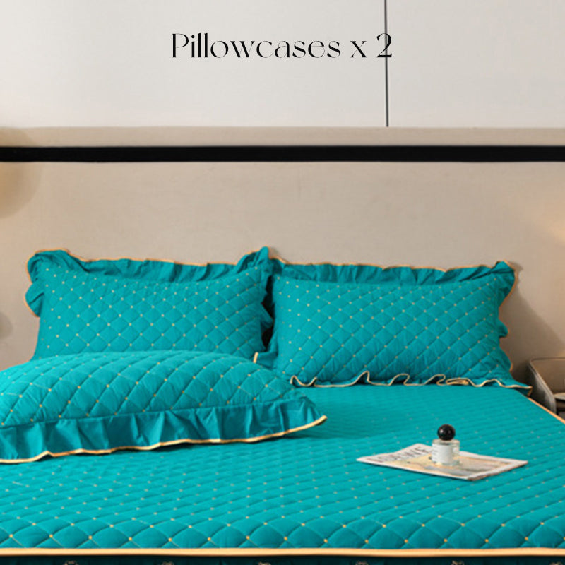 🧺🛏️ Linge de lit en coton doux – Finition volantée, lavable en machine sans repassage, garde sa douceur lavage après lavage, pour des nuits enveloppées de fraîcheur et de poésie ☁️📜
