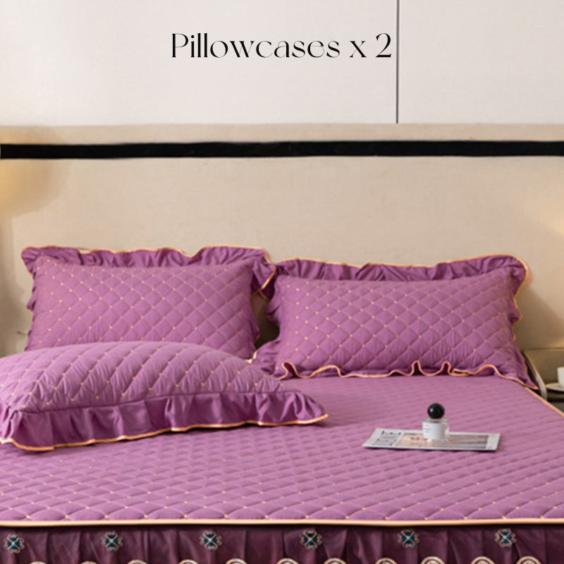 🧺🛏️ Linge de lit en coton doux – Finition volantée, lavable en machine sans repassage, garde sa douceur lavage après lavage, pour des nuits enveloppées de fraîcheur et de poésie ☁️📜