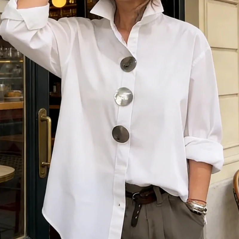 💎 50% DE RÉDUCTION – TEMPS LIMITÉ ! 💎 Chemise Oversize pour Femme avec Boutons Décoratifs – Col Montant, Ourlet Courbé & Polyester Anti-Froissement 👚✨