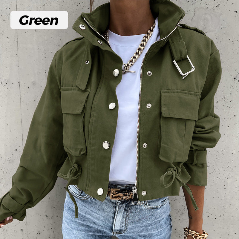💎 PROMOTION ÉCLAIR - 50 % sur la veste à col montant et boutons-pression ! 💎 Ourlet ajustable par cordon et poches pratiques pour un look moderne et polyvalent ✨