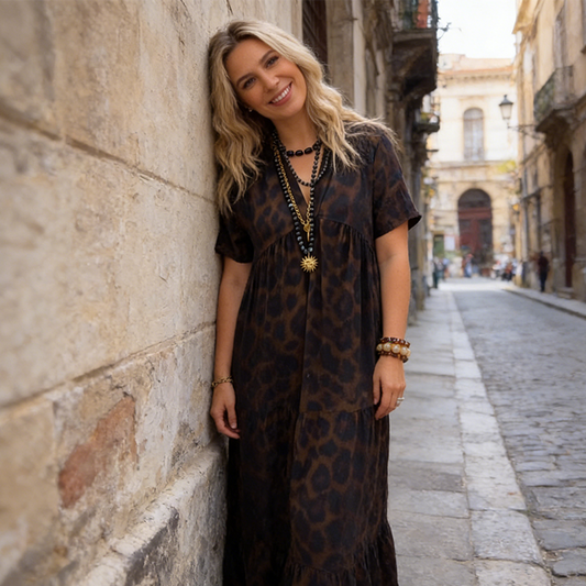 Robe léopard💃Col V, taille haute, coupe amincissante, jupe fluide, manches courtes respirantes : une élégance sauvage instantanée✨