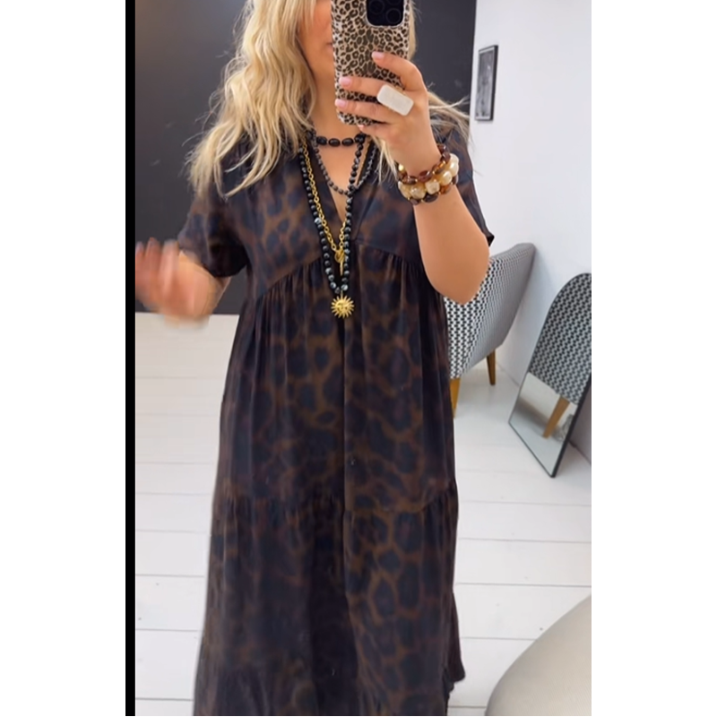 Robe léopard💃Col V, taille haute, coupe amincissante, jupe fluide, manches courtes respirantes : une élégance sauvage instantanée✨