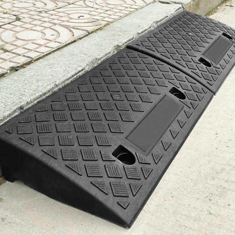 ♿ OFFRE SPÉCIALE : 50% DE RÉDUCTION ! 🏘️ Rampe d'Accès Portable Légère – Surface Antidérapante, Construction PVC Robuste & Fixation Facile 🚶‍♂️