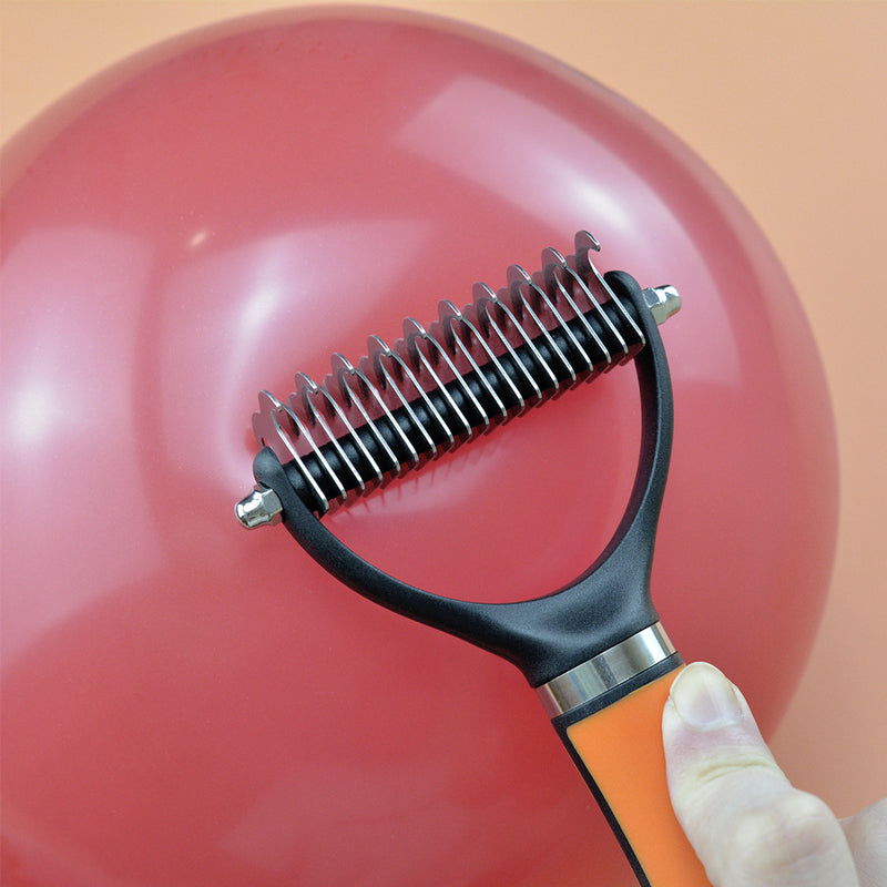 🐾✨🐶 OFFRE SPÉCIALE -50% !💐 Brosse de Toilettage Double Face pour Chiens & Chats – 2 Côtés, Manche Ergonomique & Facile à Nettoyer (Orange/Vert)
