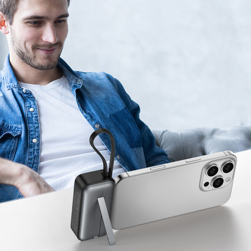 🔋⚡ Batterie externe magnétique 5000 mAh – Câbles intégrés, charge sans fil, ultra-mince et ignifuge, le galet d’énergie qui se clipse au dos du téléphone pour ne plus jamais chercher de prise dans le métro 🧲📱