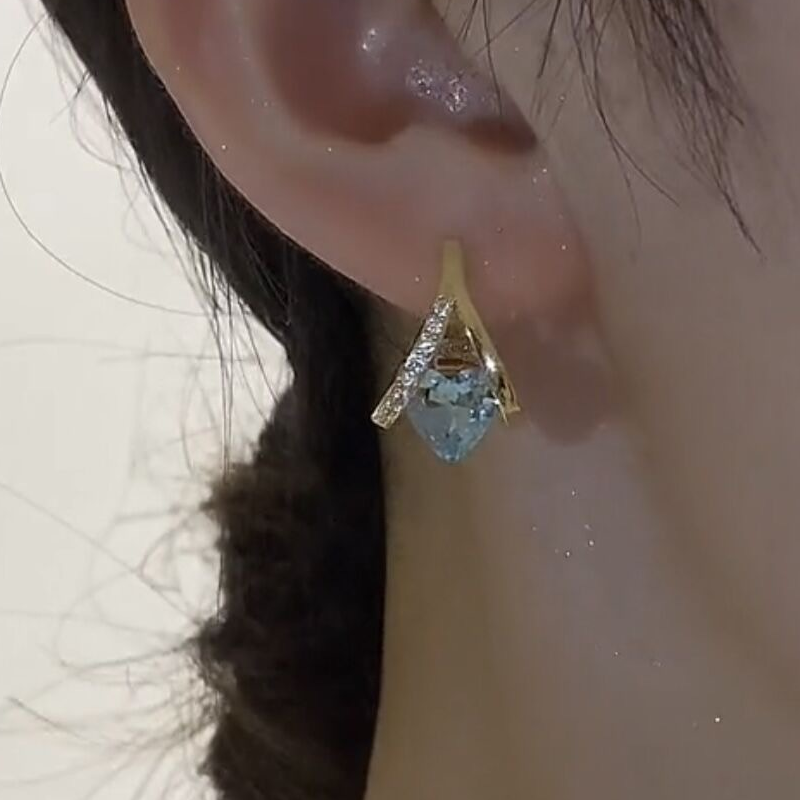 Boucles d'oreilles créoles pendantes élégantes en forme de cœur en V