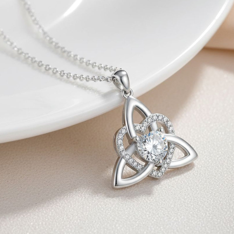 💐 PROMO EXCEPTIONNELLE -50% !💖Collier Pendentif Cœur & Nœud Celtique – Argent Fini Main, Détails Raffinés✨🍀
