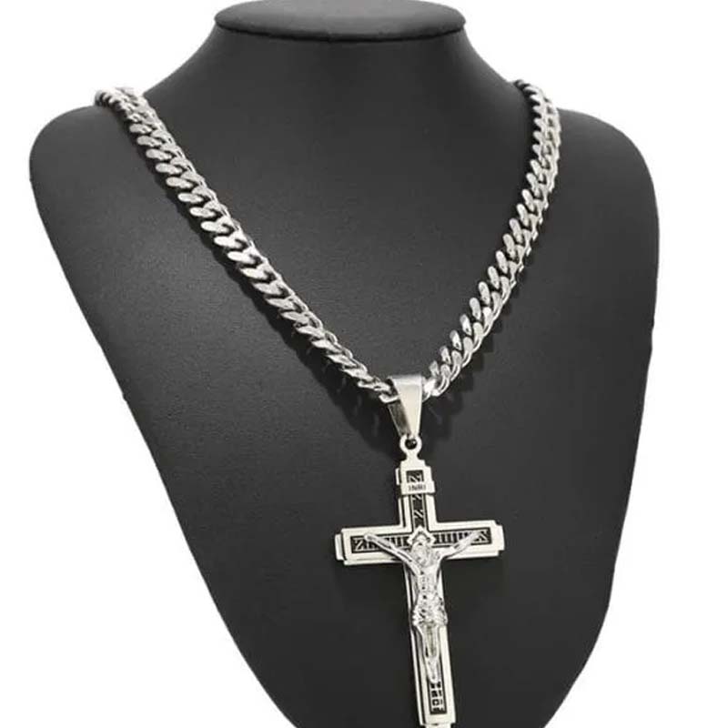 📢📢50 % DE RÉDUCTION⏰Collier croix : une élégance délicate et intemporelle
