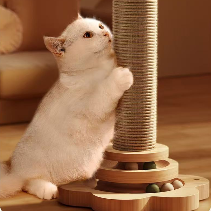 Centre d'activités multifonctionnel pour chat avec griffoir et jouets