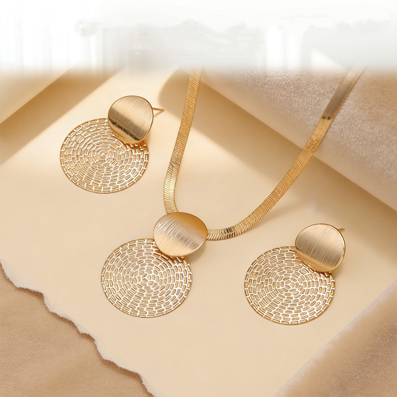 Parure collier & boucles d'oreilles chic moderne