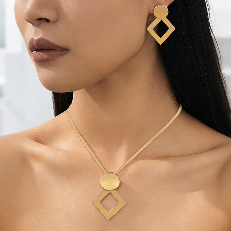 Parure collier & boucles d'oreilles chic moderne