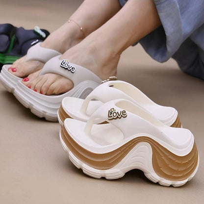 Sandales à plateforme avec brides entre les orteils pour femme