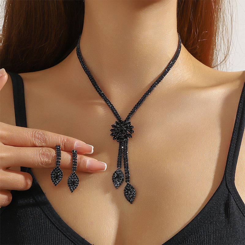 📢50 % DE RÉDUCTION⏰Ensemble collier et boucles d'oreilles « Fleur » en zircon pour femme