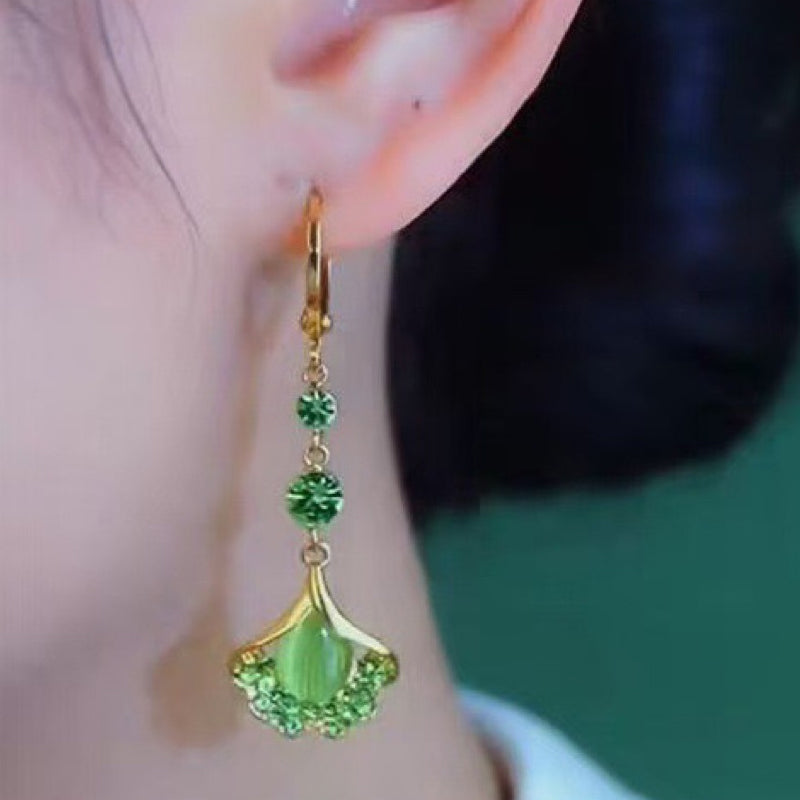🍃 PROMO LIMITÉE 50% DE RÉDUCTION ! 💥 Boucles d'Oreilles Feuille Ginkgo Pompons – Pierre Verte, Ultra-Légères, Élégantes ✨