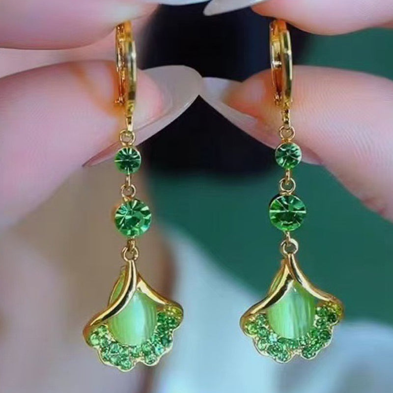 🍃 PROMO LIMITÉE 50% DE RÉDUCTION ! 💥 Boucles d'Oreilles Feuille Ginkgo Pompons – Pierre Verte, Ultra-Légères, Élégantes ✨