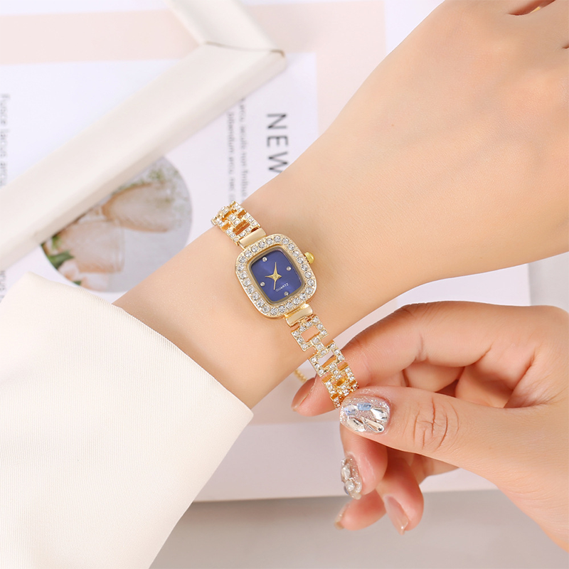 ⏳⌚ PROMO FLASH 50% ! Montre Bracelet Carrée à Quartz Femme – Cordon Coulissant Ajustable, Cristaux Scintillants, 9 Coloris, Idéale Bureau & Soirée ✨
