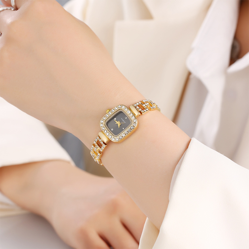 ⏳⌚ PROMO FLASH 50% ! Montre Bracelet Carrée à Quartz Femme – Cordon Coulissant Ajustable, Cristaux Scintillants, 9 Coloris, Idéale Bureau & Soirée ✨