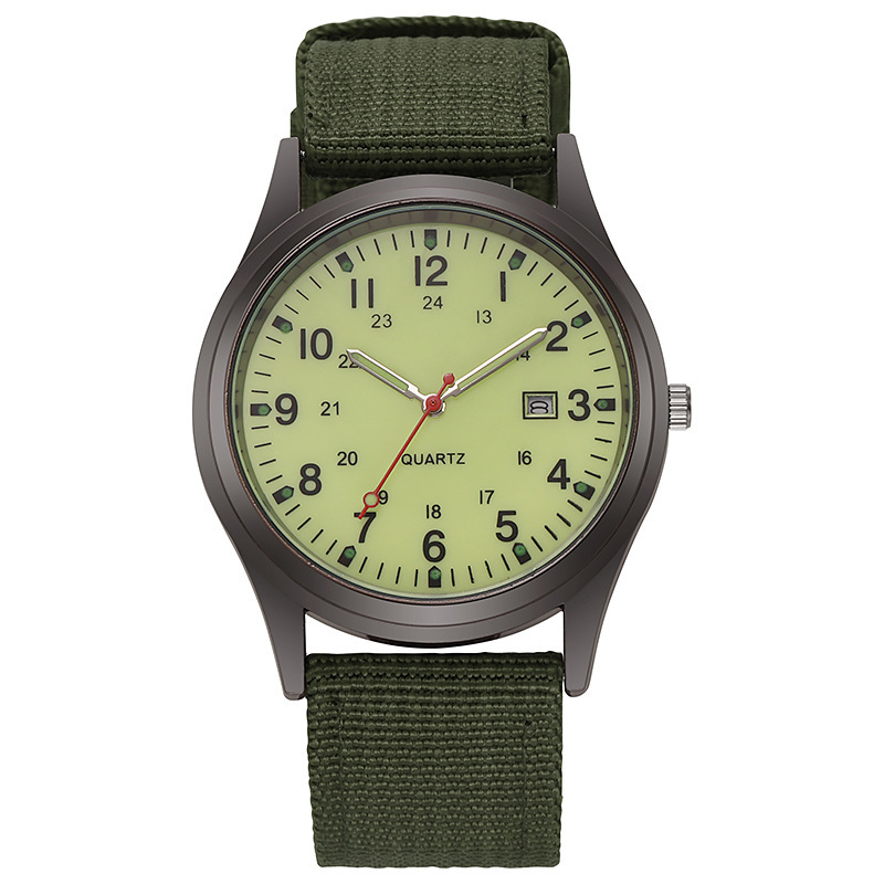 Montre à quartz avec aiguilles phosphorescentes — Design classique