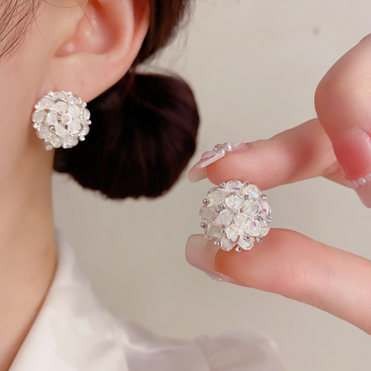💎✨🦢 OFFRE LIMITÉE 50% DE RÉDUCTION! Boucles d'Oreilles à Pousses Florales Glamour – Cristaux Multi-Facettes, Tiges Hypoallergéniques, Éclat Brillant – Parfaites pour les Mariages, Fêtes ou Soirées Glamour 🥂
