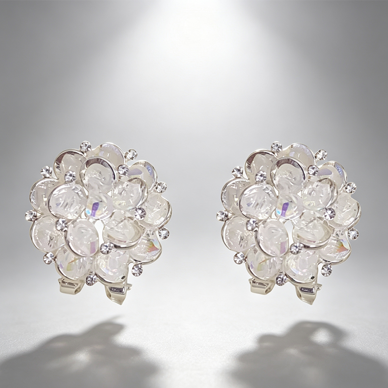 💎✨🦢 OFFRE LIMITÉE 50% DE RÉDUCTION! Boucles d'Oreilles à Pousses Florales Glamour – Cristaux Multi-Facettes, Tiges Hypoallergéniques, Éclat Brillant – Parfaites pour les Mariages, Fêtes ou Soirées Glamour 🥂