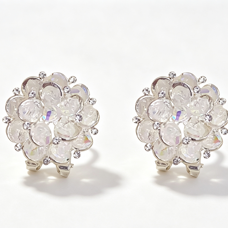 💎✨🦢 OFFRE LIMITÉE 50% DE RÉDUCTION! Boucles d'Oreilles à Pousses Florales Glamour – Cristaux Multi-Facettes, Tiges Hypoallergéniques, Éclat Brillant – Parfaites pour les Mariages, Fêtes ou Soirées Glamour 🥂