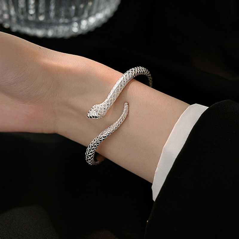 📢📢40% DE RÉDUCTION !! ⏰ 🐍 Bracelet Jonc Serpent Vintage – Manchette Ouverte Réglable avec Écailles Texturées & Yeux Verts ✨