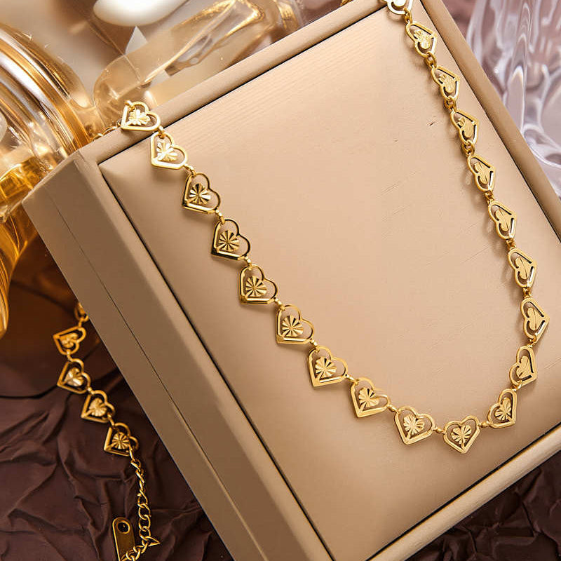 ✨ Collier Cœur Radieux – Acier inoxydable, cœur ajouré & finition polie – Un bijou élégant pour le quotidien 💎