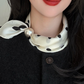 Foulard doux à fermoir magnétique en perles sans nœud