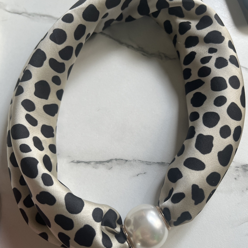 Foulard doux à fermoir magnétique en perles sans nœud