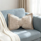 🦋🎀 Coussin décoratif en chenille forme nœud papillon – 30×50 cm, 9 coloris, housse et garnissage inclus, le nœud tout doux qui sublime votre canapé, votre lit ou votre coin lecture 🛋️💕