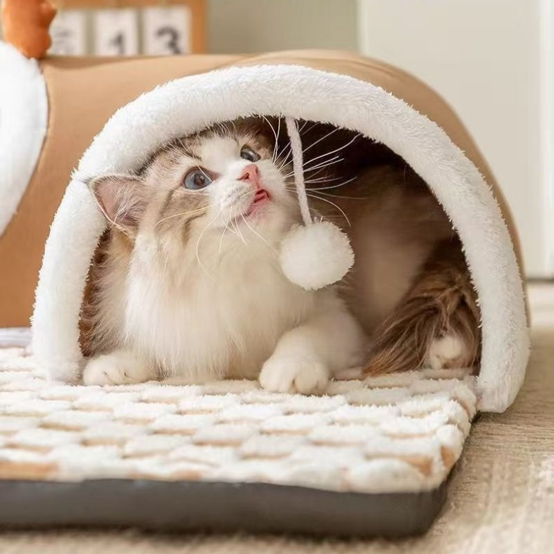 🐱🕳️ Tunnel et lit 3-en-1 en peluche pour chat – Tapis carreaux, pompons interactifs, fermeture éclair, un espace complet pour jouer, se cacher et dormir, le paradis des chats d’intérieur 🌙💛