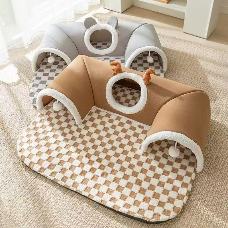 🐱🕳️ Tunnel et lit 3-en-1 en peluche pour chat – Tapis carreaux, pompons interactifs, fermeture éclair, un espace complet pour jouer, se cacher et dormir, le paradis des chats d’intérieur 🌙💛