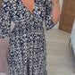 🌸50 % de Réduction🔥Robe à fleurs à col en V – Élégante, légère & parfaite pour les journées ensoleillées👗